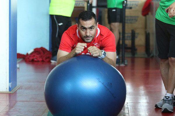هافبک پرسپولیس راهی بیمارستان شد هافبک پرسپولیس راهی بیمارستان شد