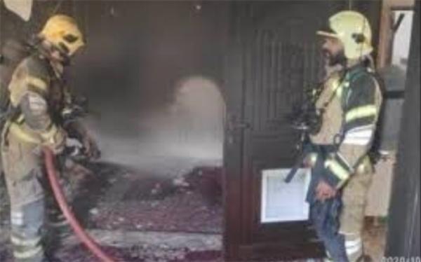 انبار بیمارستانی در ستارخان تهران طعمه آتش شد